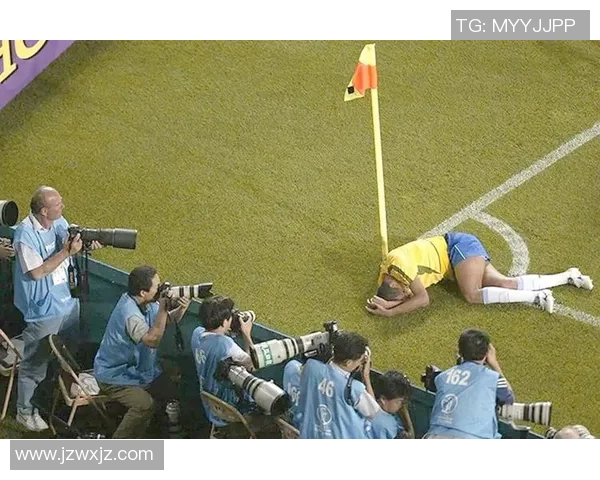 世界杯经典对决西班牙与荷兰的巅峰对抗回顾与精彩瞬间分析 世界杯经典对决西班牙与荷兰的巅峰对抗回顾与精彩瞬间分析